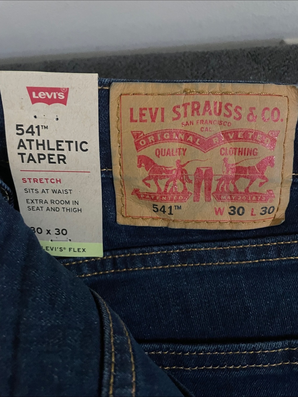Levi's dark blue denim 541 Athletic Taper jeans 30x30 New